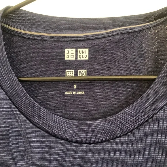 🌿 UNIQLO 🌿 men’s navy short sleeve t-shirt size S - Picture 3 of 3